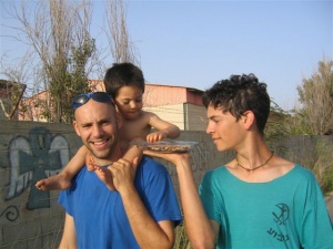 עם נועם (אח) ומעיין (אחיין)